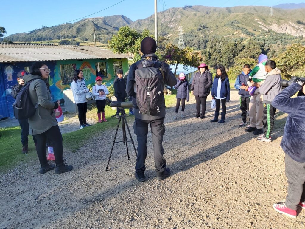 #Aviturismo #Birdwatching #Usme #ComuniAves #FUNBIOSUR #TurismoDeNaturaleza #Bogotá #Ecoturismo #AvistamientoDeAves #ConoceUsme